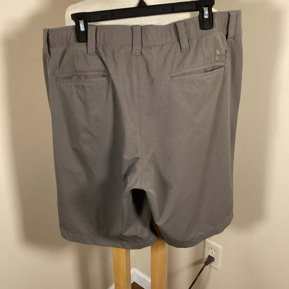 Under Armour Men's Loose HeatGear Performance Golf Shorts Gray Size 40 - Picture 3 of 3